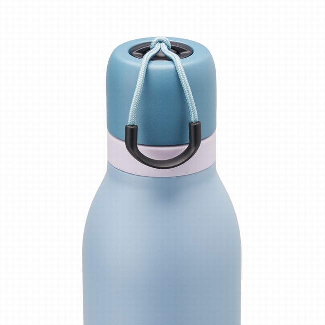 garrafas de água owala freesip twist de 710ml 24oz na cor azul.