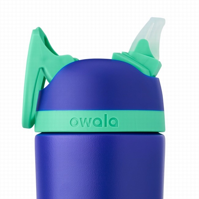 garrafa de água infantil owala de 414 ml 14 oz em aço inoxidável com tampa articulada azul.